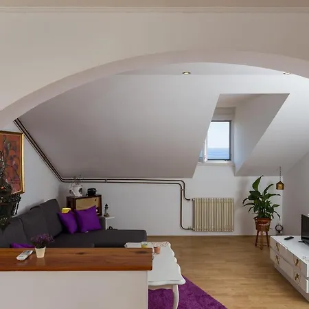 Bruana 5 - One Bedroom With Sea View